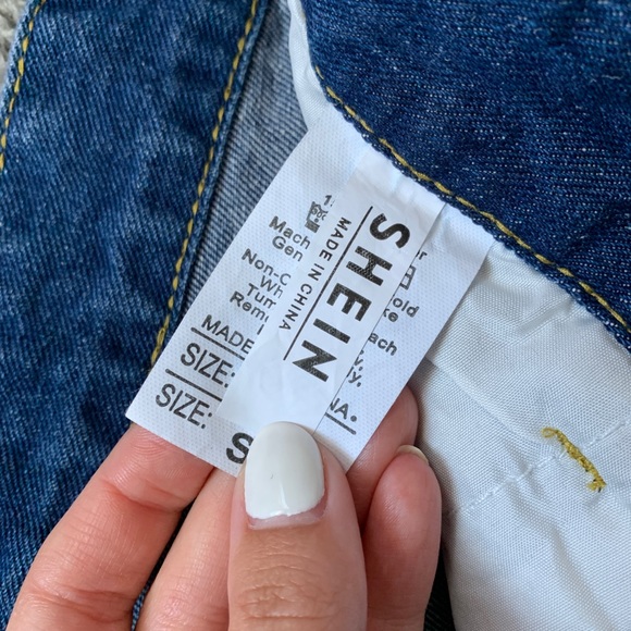 Shein woman’s Jean shorts with Daisy pattern - Picture 3 of 4